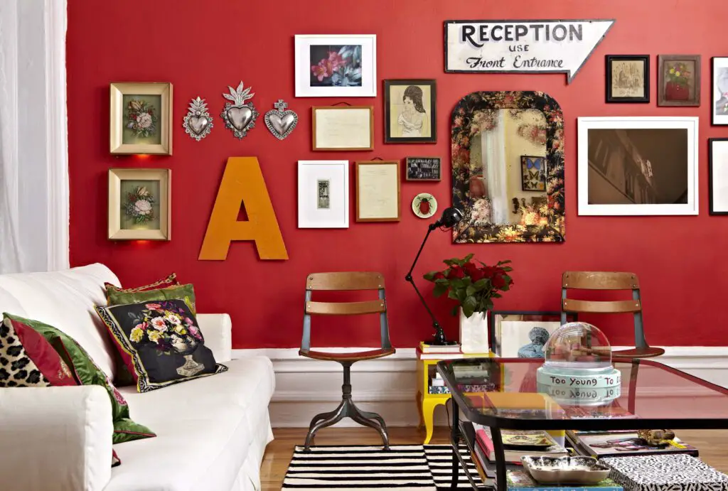 bold living room colors